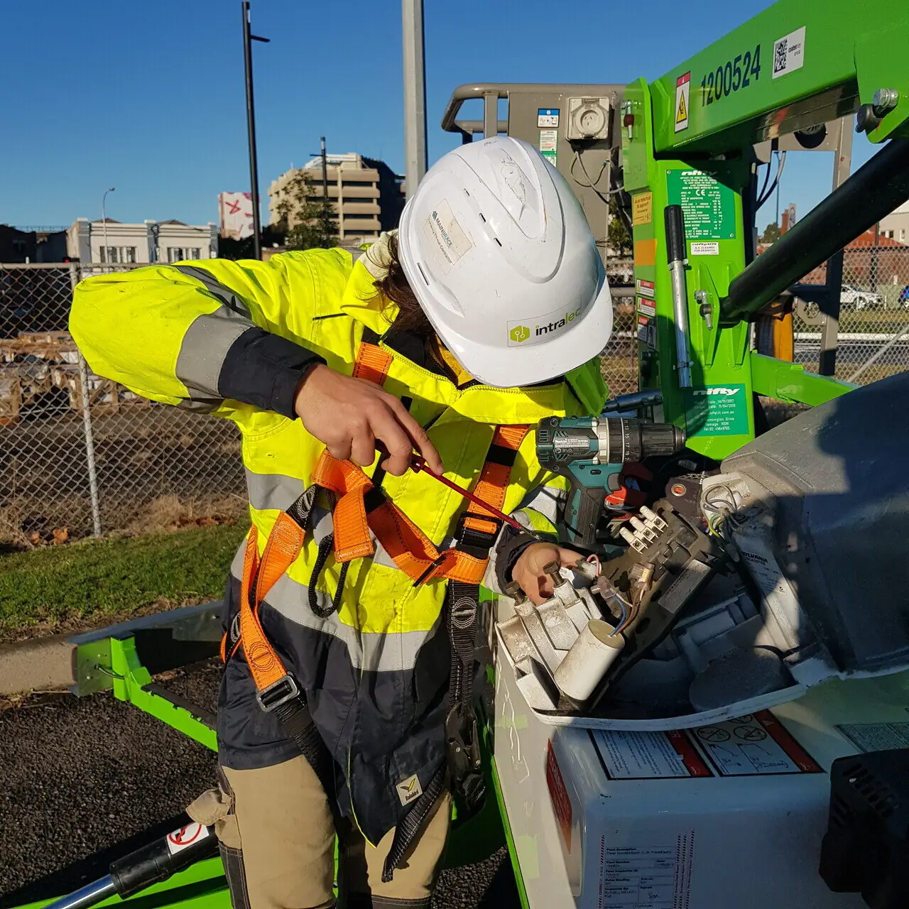 EWP access to repair an area light