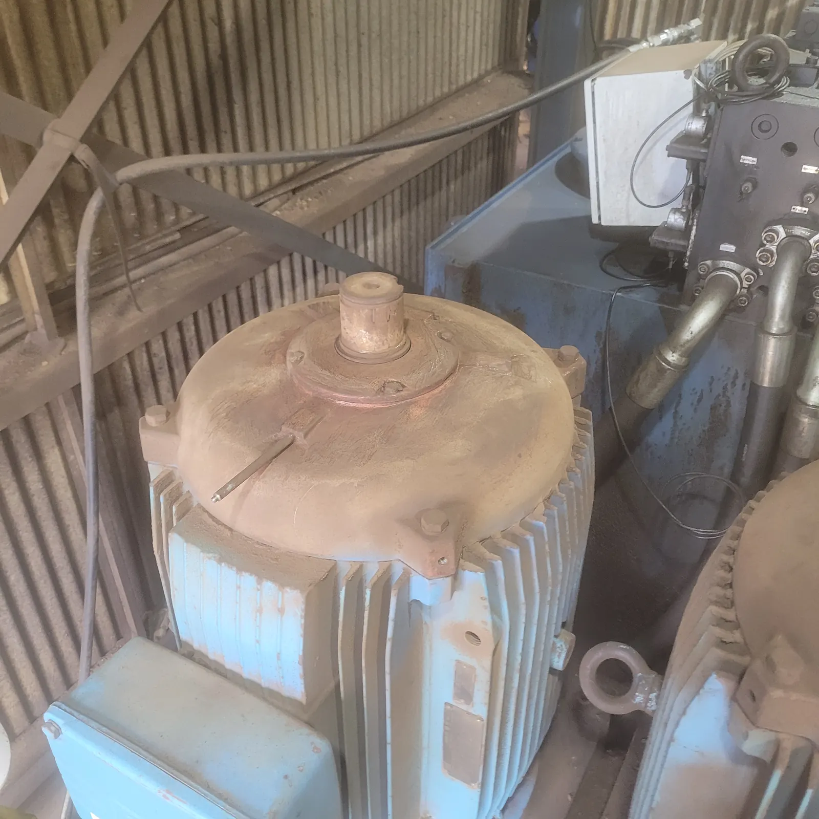 The top of a motor after cleaning