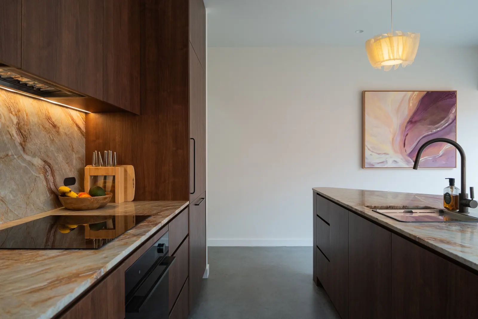The kitchen island and pendant