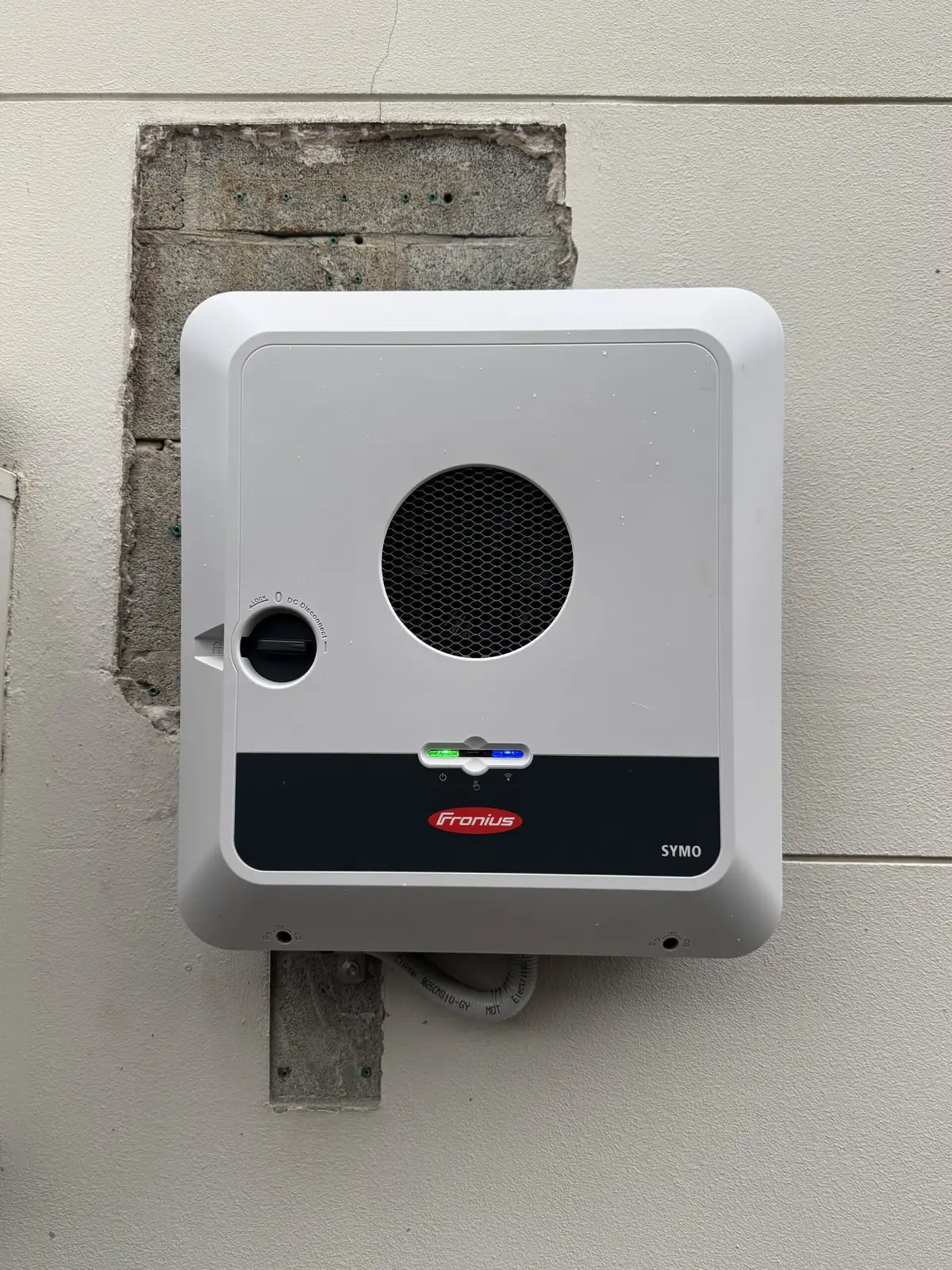 The new Fronius inverter on the wall